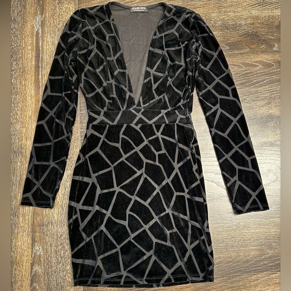 FASHION NOVA BLACK VELVET V-NECK MINI DRESS SIZE SMALL
